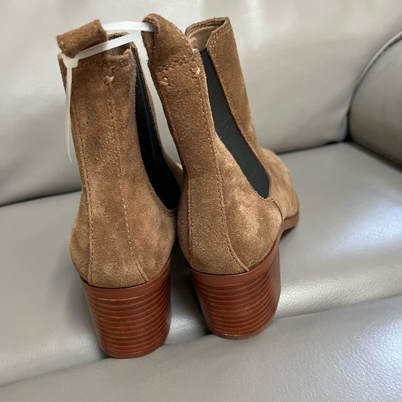 Steve Madden Rhiannon Chelsea Boot - Picture 2 of 5